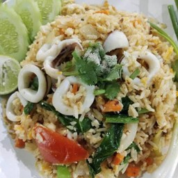 ข้าวผัดปลาหมึก