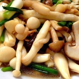 ผัดเห็ดรวมใส่เต้าหู้แผ่น