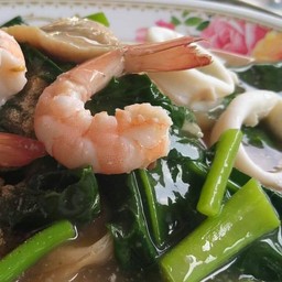 เส้นหมี่ราดหน้าทะเลธรรมดา
