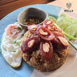 ข้าวผัดเบลล่าแคมป์