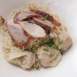 บะหมี่เกี๊ยวหมูแดง