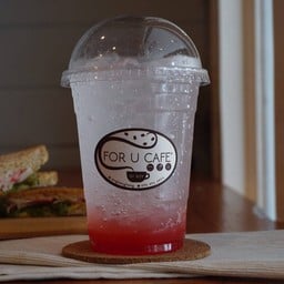 สตรอว์เบอร์รี่โซดา