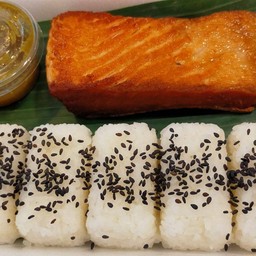 ข้าวหน้าปลาแซลมอล