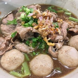 ก๋วยเตี๋ยวเรือหมูดำ