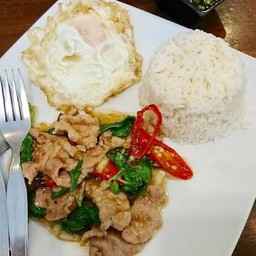 ข้าวกะเพราหมูหมัก