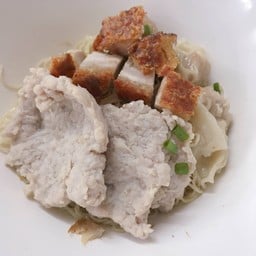 บะหมี่เกี๊ยวหมูกรอบ+หมูเด้ง