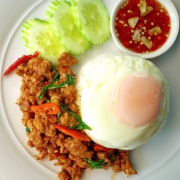 ผัดกะเพรา (ราดข้าว)  Pad gra-praw
