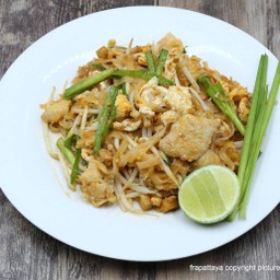 ผัดไทยไก่