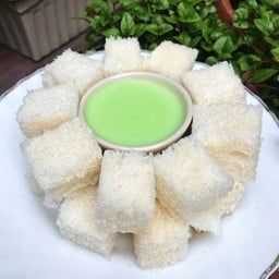 ขนมปังนึ่ง สังขยาใบเตย