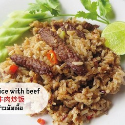 ข้าวผัดเนื้อ