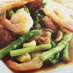 ผัดหน่อไม้ฝรั่งกุ้ง