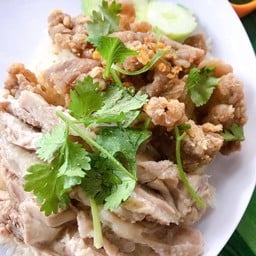 ก๋วยเตี๋ยวเรือรสโจ๊ะ ป้าไวท์  ท่ารถตลาดเจ้าพรหม