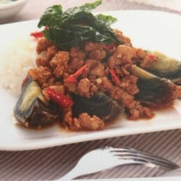 กระเพราไข่เยียวม้าราดข้าว