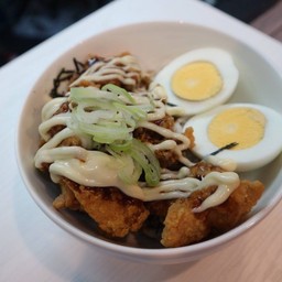 ข้าวไก่คาราเกะทงคัสซึ ไข่ต้ม