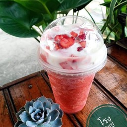 สตรอเบอร์รี่โยเกิร์ตปั่น