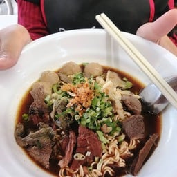 ก๋วยเตี๋ยวเนื้อรวม พิเศษ