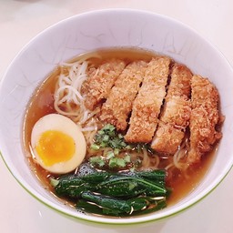 โชยุราเม็ง หมูทอด