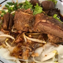 เส้นใหญ่เป็ดตุ๋น แห้ง