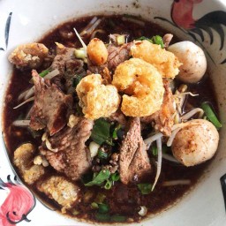 ก๋วยเตี๋ยวเรือรังสิต ป้าน้อมเจ้าเก่า สาขา สะพานไม้ฟิวเจอร์