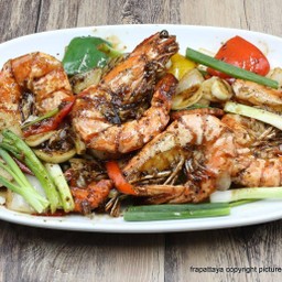 กุ้งลายเสือผัดพริกไทดำ