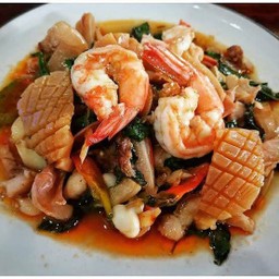 กระเพรารวมมิตร (กับข้าว)