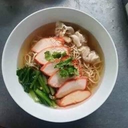 บะหมี่เกี๊ยวไก่แดงน้ำ