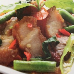 กระเพราหมูกรอบ