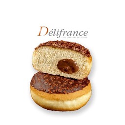 โดนัท ( สอดใส้ช็อคโกแลต เฮเซลนัท และ เคลือบด้านบนด้วยช็อคโกแลตและถั่ว)