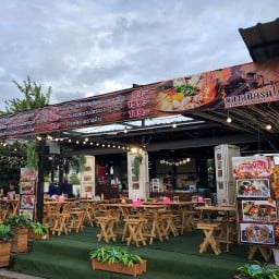 WHITE House ตลาดนัดรถไฟศรีนครินทร์