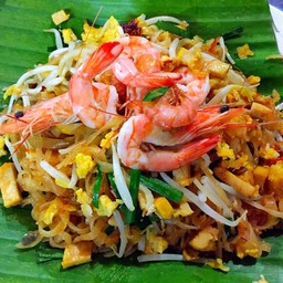 ผัดไทยเส้นเล็กใส่ไข่กุ้งสด