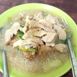 ร้านสามก้าว ราดหน้ายอดผัก