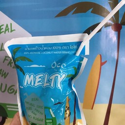 น้ำมะพร้าวหอมหวานเหมือนกินจากลูก มีเนื้อมะพร้าวชิ้นหนานุ่ม