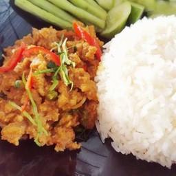 ข้าวราดหมูสับคั่วกลิ้ง