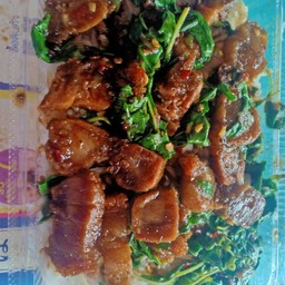 กะเพราหมูกรอบ