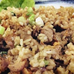 ข้าวผัดกระเทียมหมู