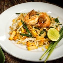 ผัดไทยบ้านมีโชค