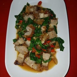 กระเพาหมูกรอบ