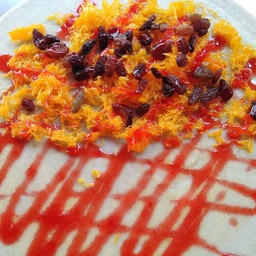 ฝอยทอง+ลูกเกด ราดสตอเบอรี่