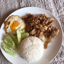 ข้าวหมูทอดกระเทียม