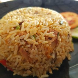 ข้าวผัดปลากระป๋อง