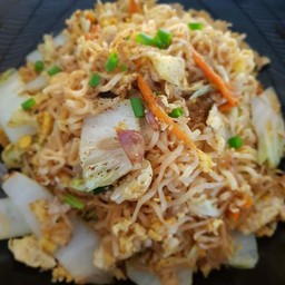 มาม่าผัดหมูสับ
