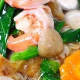 ราดหน้าเส้นใหญ่ทะเล