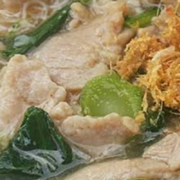 ราดหน้าเส้นหมี่หมู