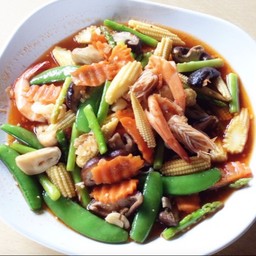 ผัดผักรวมกุ้งสด