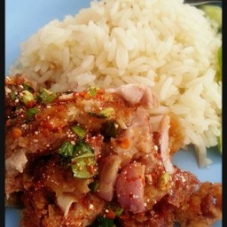 ข้าวมันไก่แซ่บ (ใช้ไก่ทอด) พิเศษ