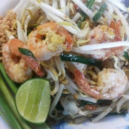 ป้าแดงผัดไทชายคลอง(เจ้าเก่าปู่โพธ์)