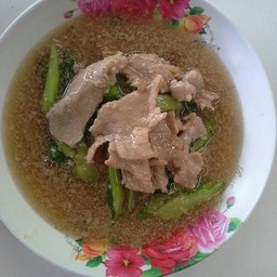 ราดหน้าเส้นใหญ่หมู