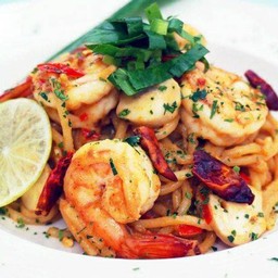 ผัดสปาเกตตี้ต้มยำกุ้ง