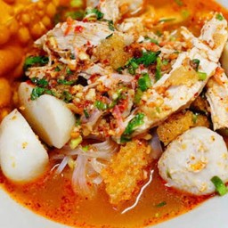 ก๋วยเตี๋ยวเย็นตาโฟต้มยำเครื่องหมู