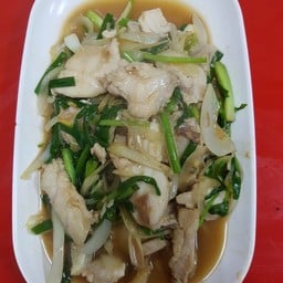 ปลากระพงผัดคื่นฉ่าย